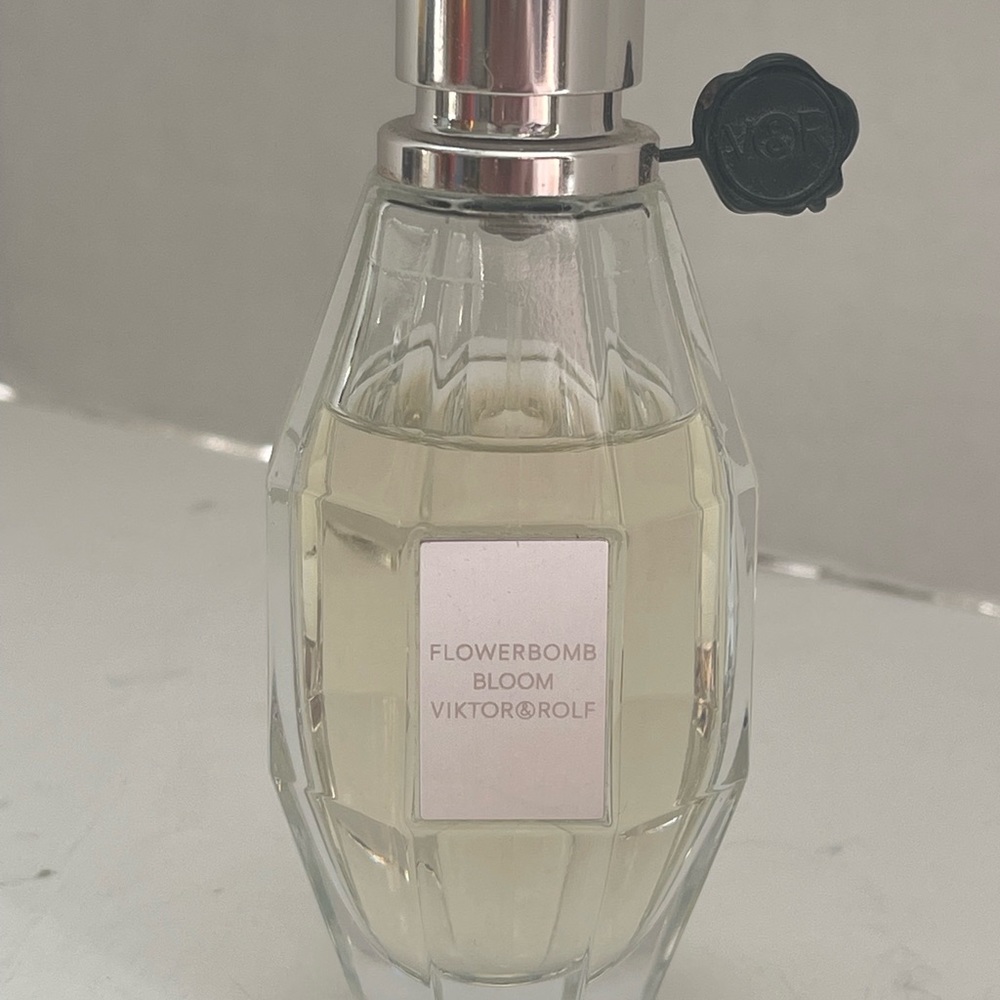 Viktor & Rolf Flowerbomb Bloom used a few times 1.7 Floral with Woods No box - Picture 8 of 9